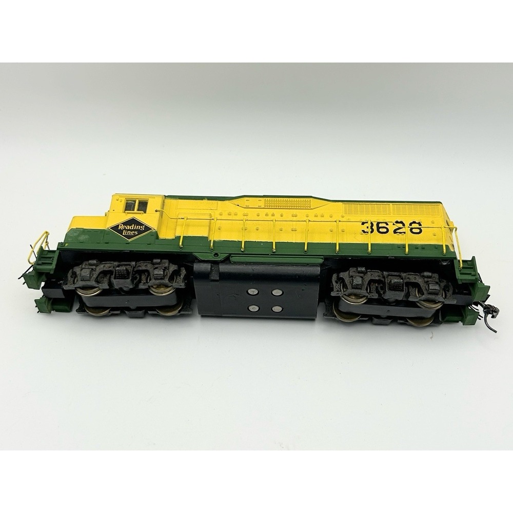 HO Scale Reading Lines 3628 Diesel Locomotive Model Train Untested Parts Repair - Picture 4 of 10